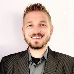 Meet your Posher, Max